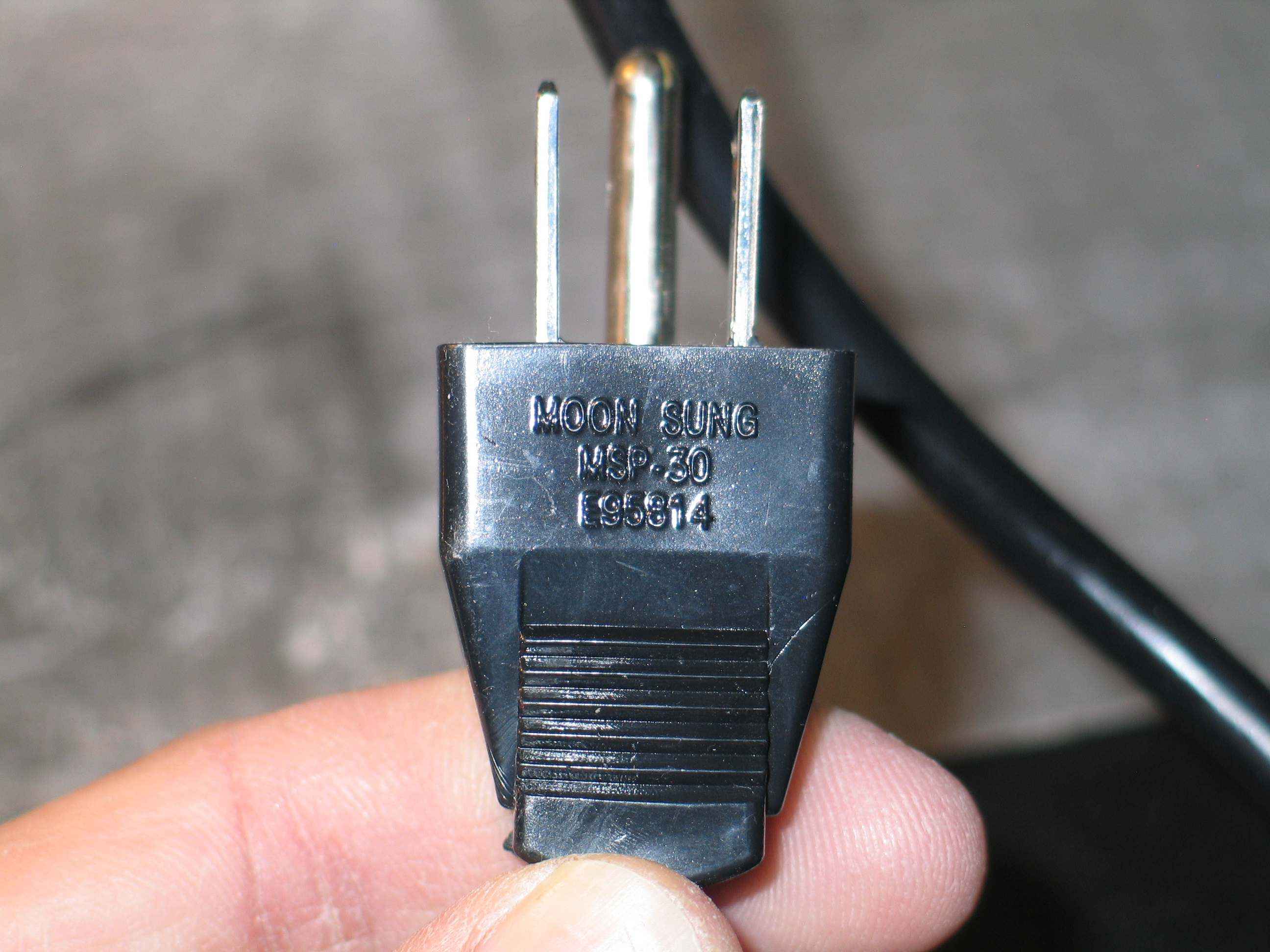 Top of NEMA 5-15P power cable