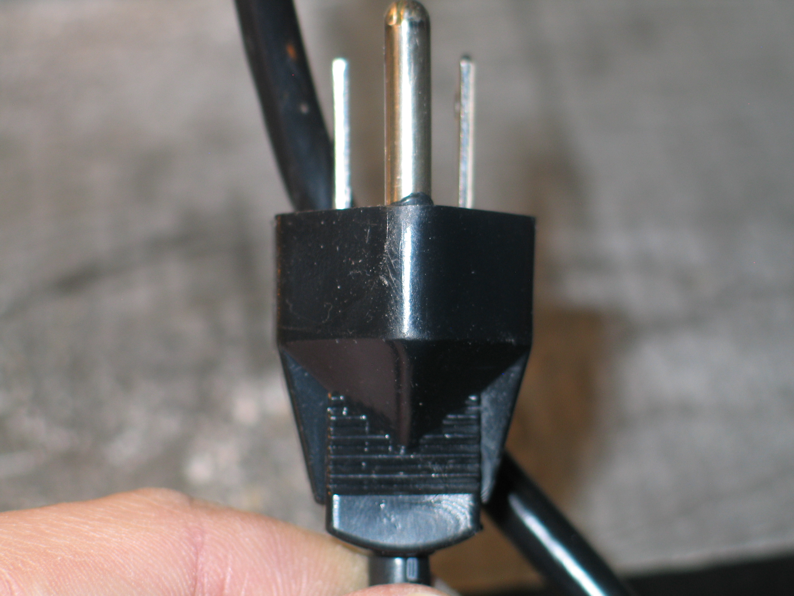 Bottom of NEMA 5-15P power cable